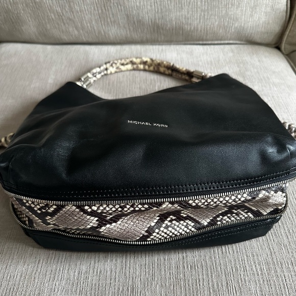 Michael Kors Isabel Large Convertible Shoulder Bag - Picture 3 of 6